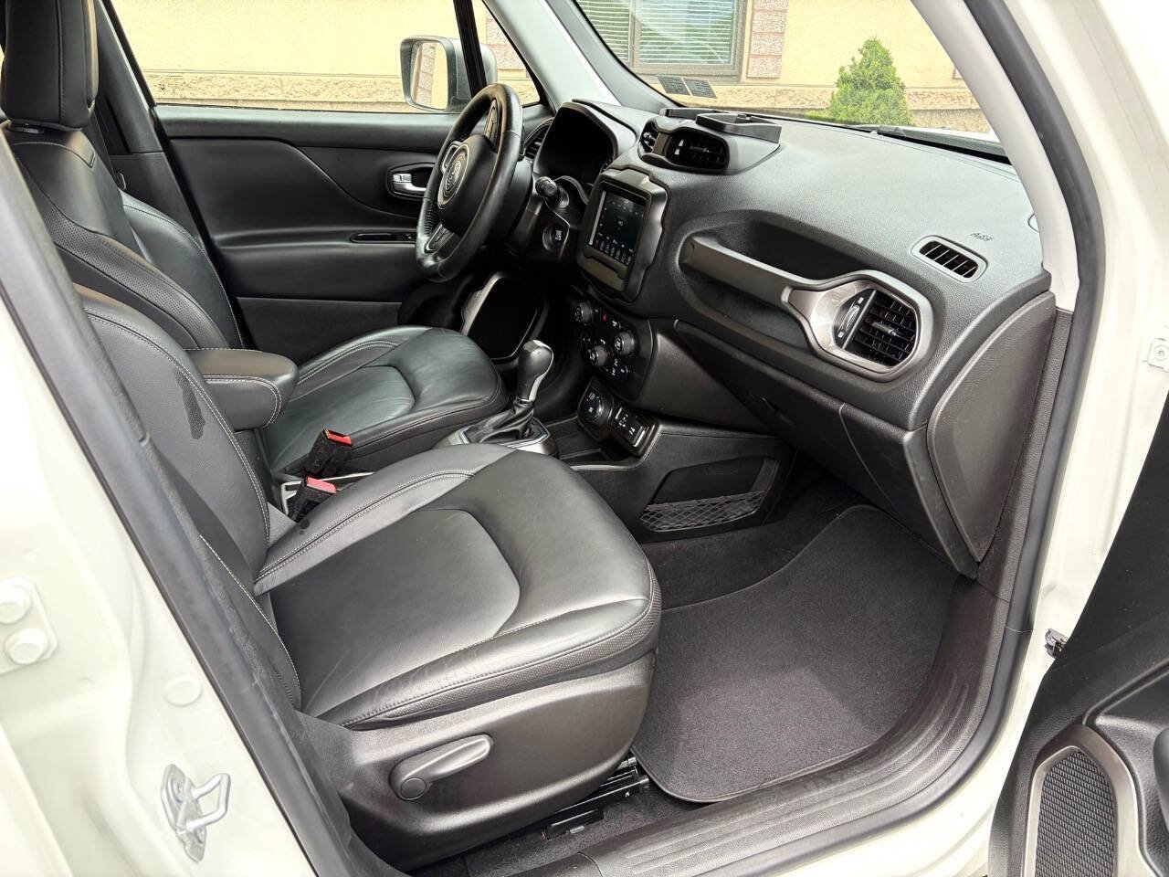 Used 2019 Jeep Renegade Limited AWD/4WD image 8