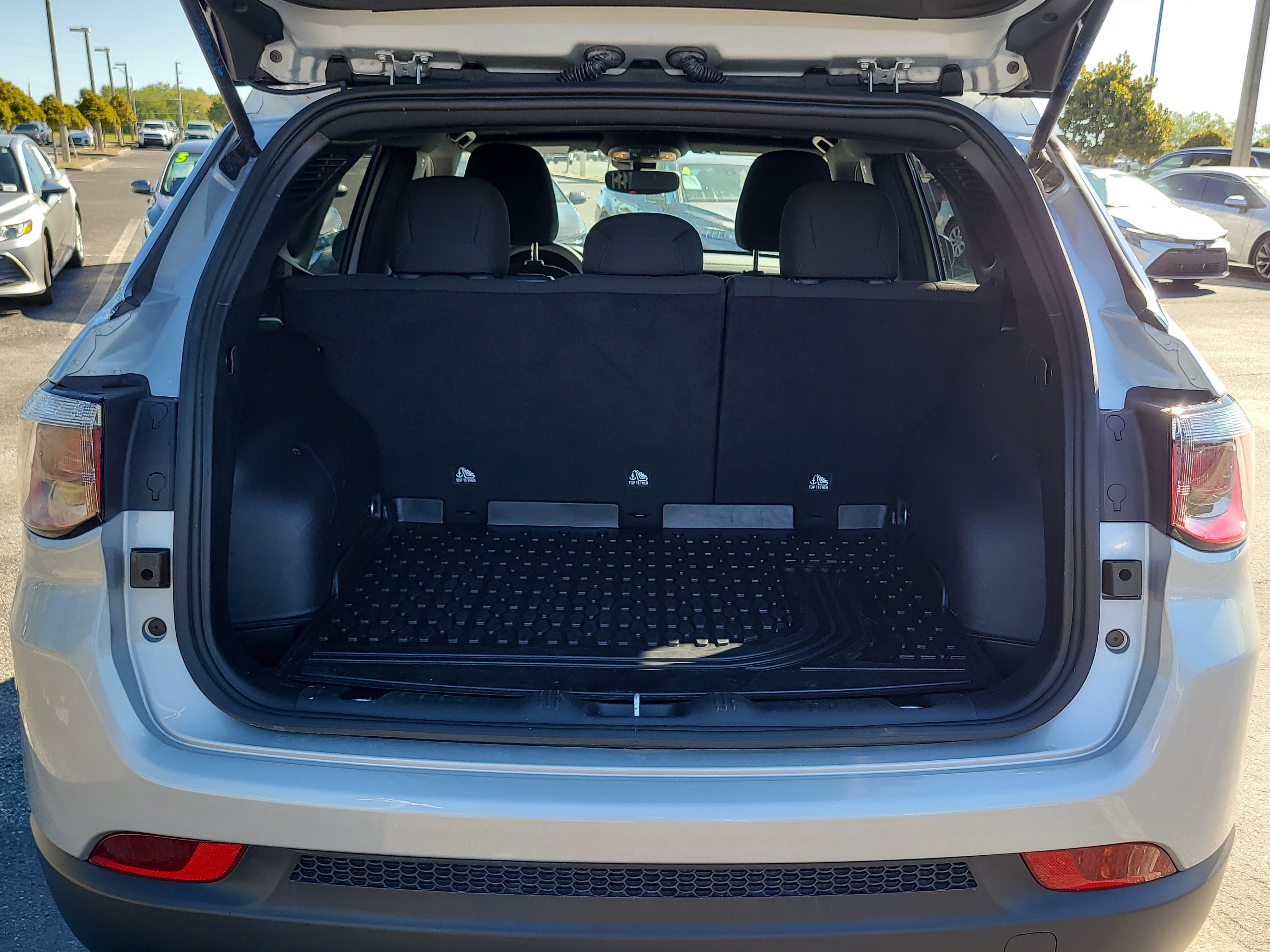 Used 2025 Jeep Compass Sport image 11