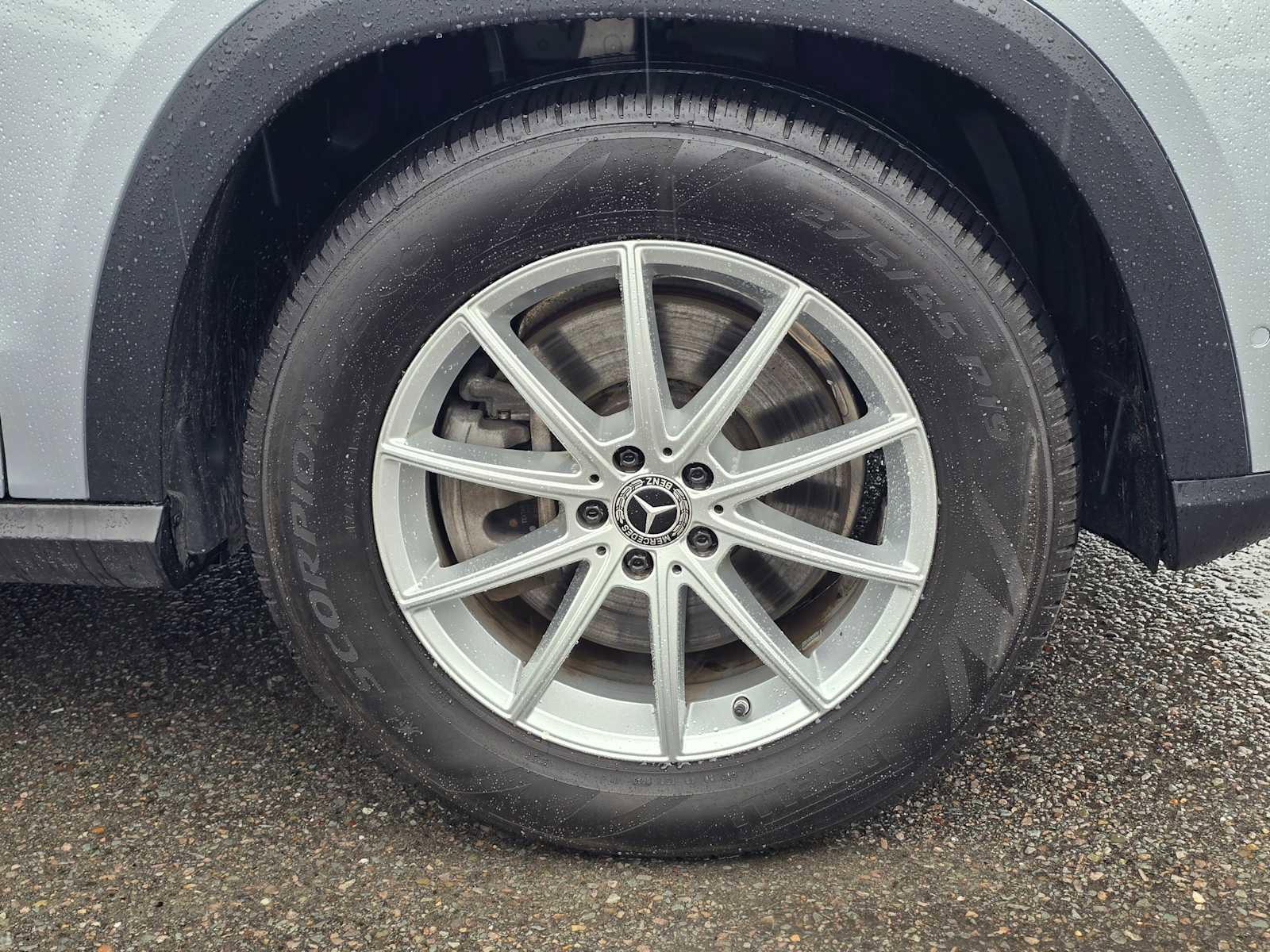 Used 2024 Mercedes-Benz GLE 450e 4MATIC image 9