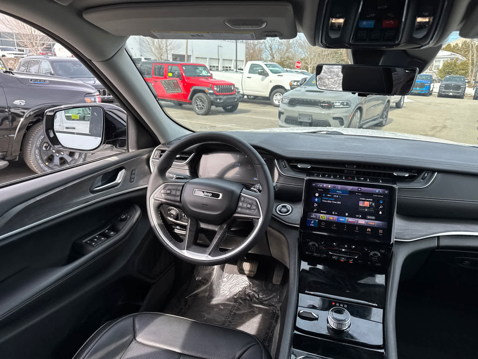 Used 2023 Jeep Grand Cherokee Limited w/ Luxury Tech Group II image 34