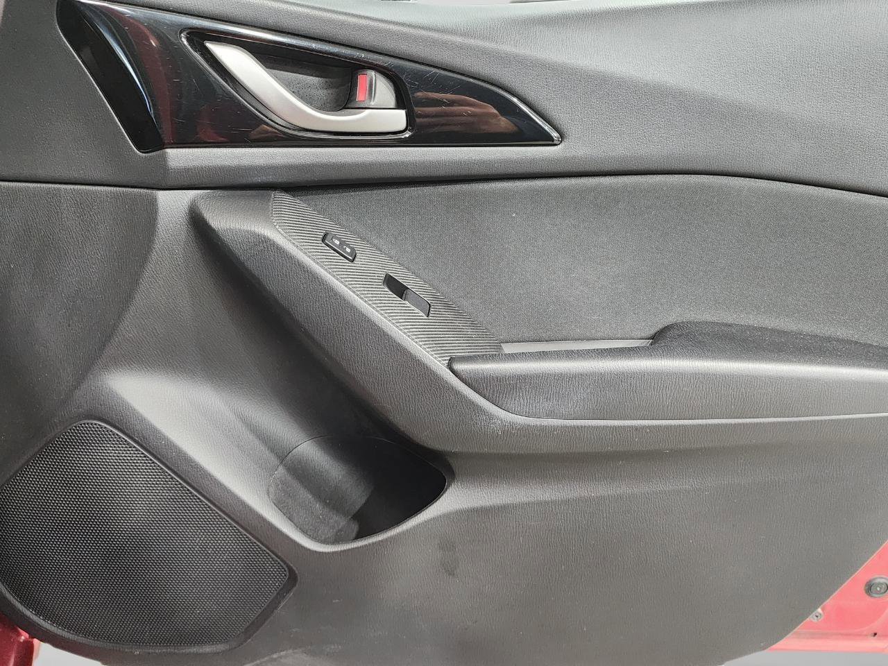 Used 2015 MAZDA MAZDA3 i Touring image 23