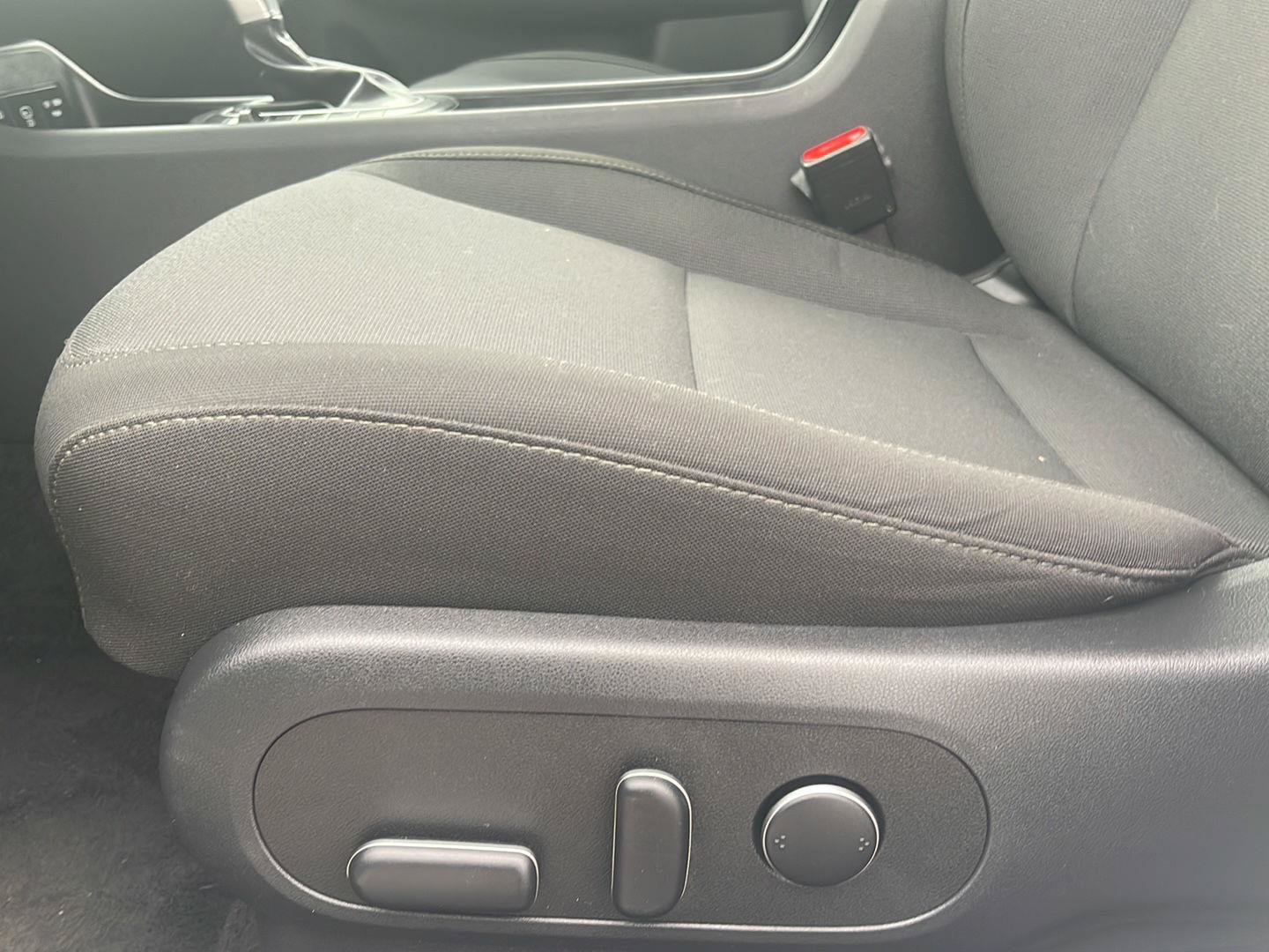 Certified 2025 Hyundai Kona SEL AWD/4WD image 28