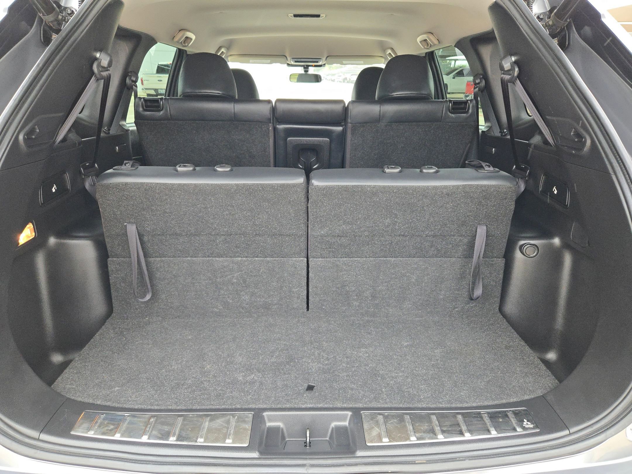 Used 2022 Mitsubishi Outlander SE image 25