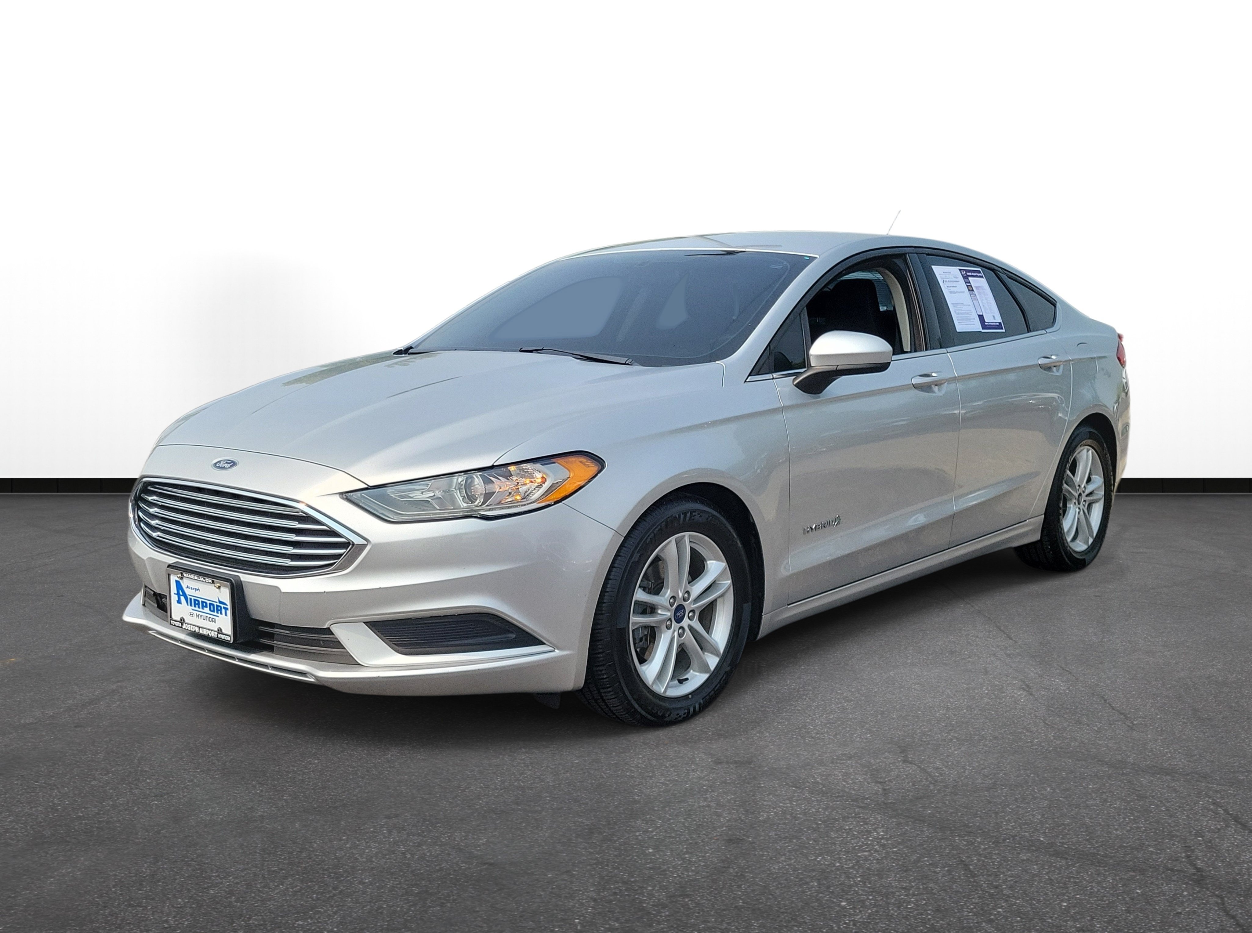Used 2018 Ford Fusion SE FWD image 2