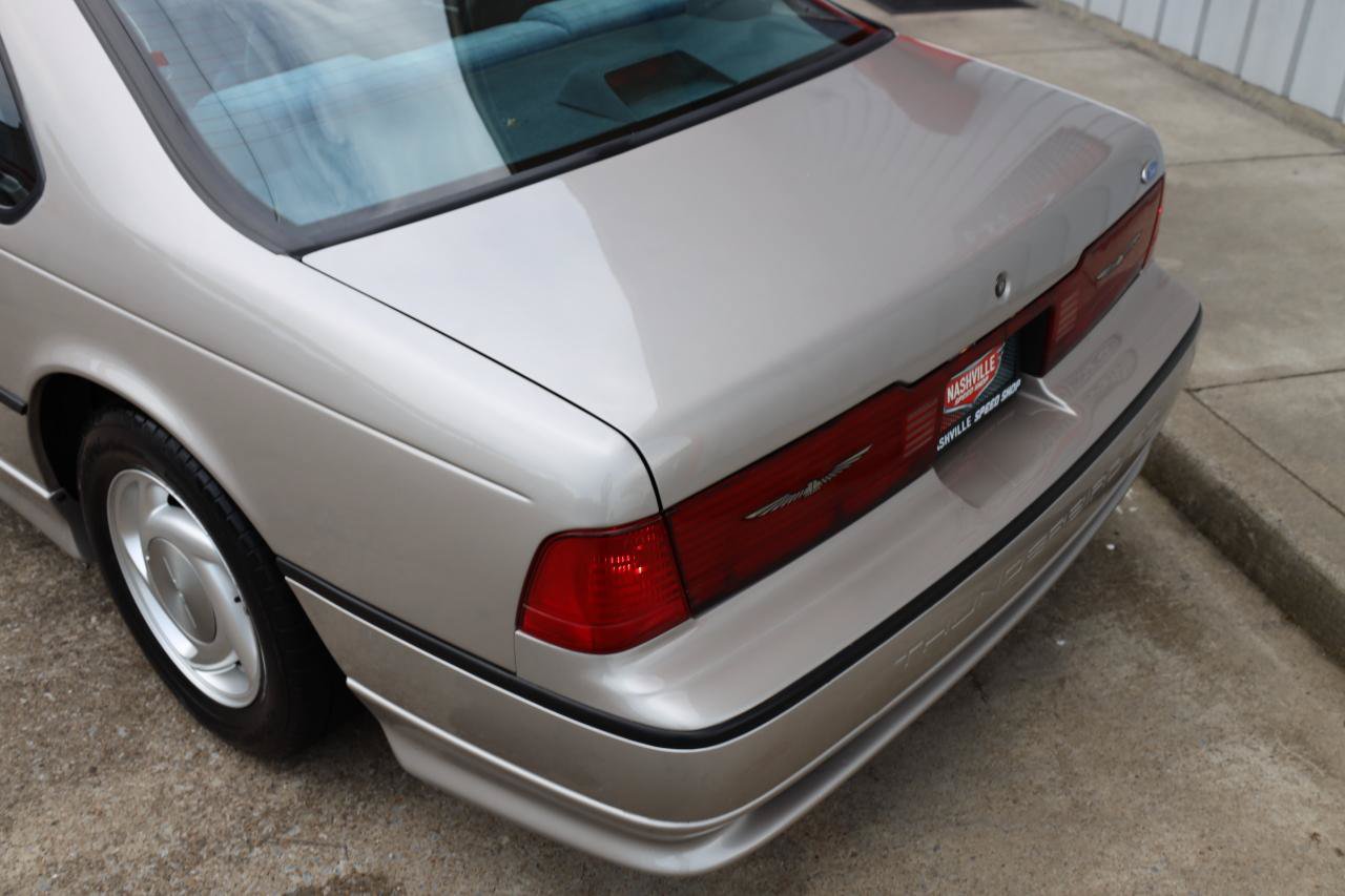Used 1990 Ford Thunderbird Super RWD image 3