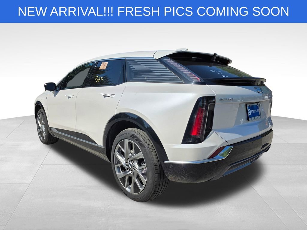 Certified 2025 Cadillac Optiq Luxury 2 w/ LPO, Floor Liner Package image 5