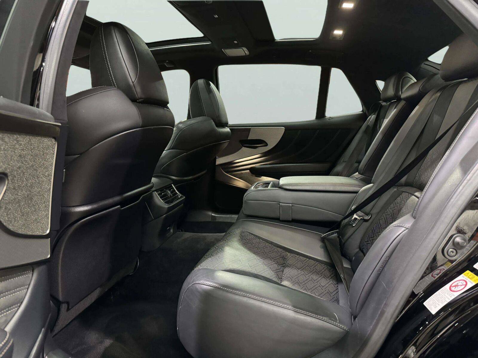 Used 2018 Lexus LS 500 F Sport w/ Accessory Package (Z2) RWD image 38