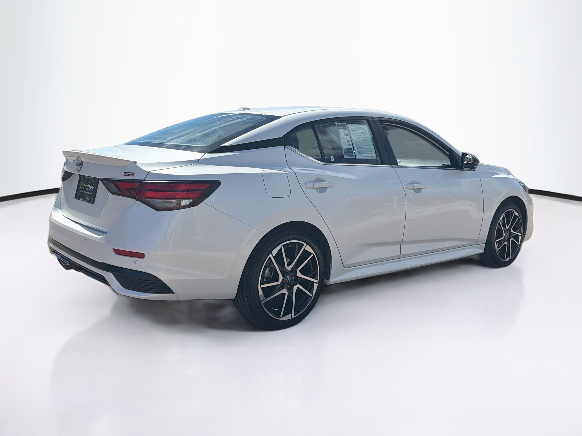 Used 2025 Nissan Sentra SR FWD image 9
