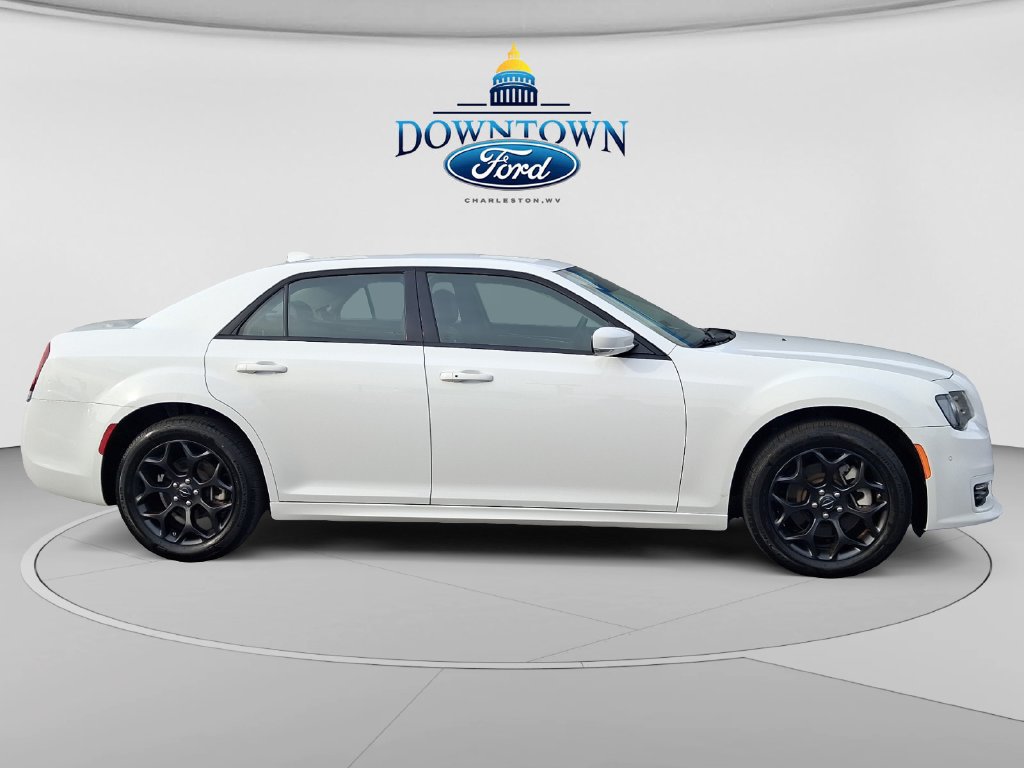 Used 2023 Chrysler 300 Touring L AWD/4WD image 2