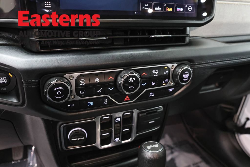 Used 2025 Jeep Wrangler Unlimited Sahara image 20