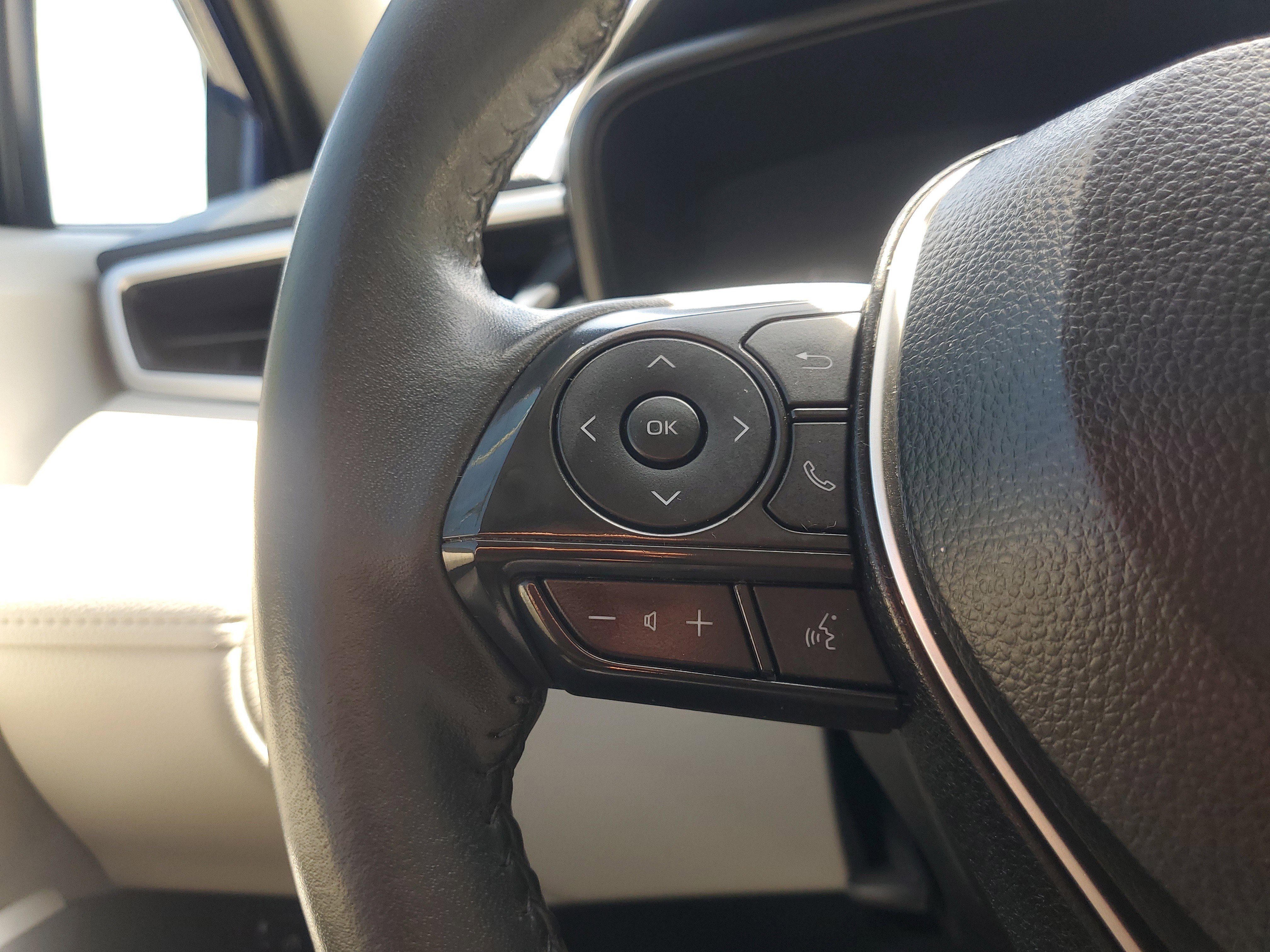 Certified 2025 Toyota Corolla Cross LE FWD image 21