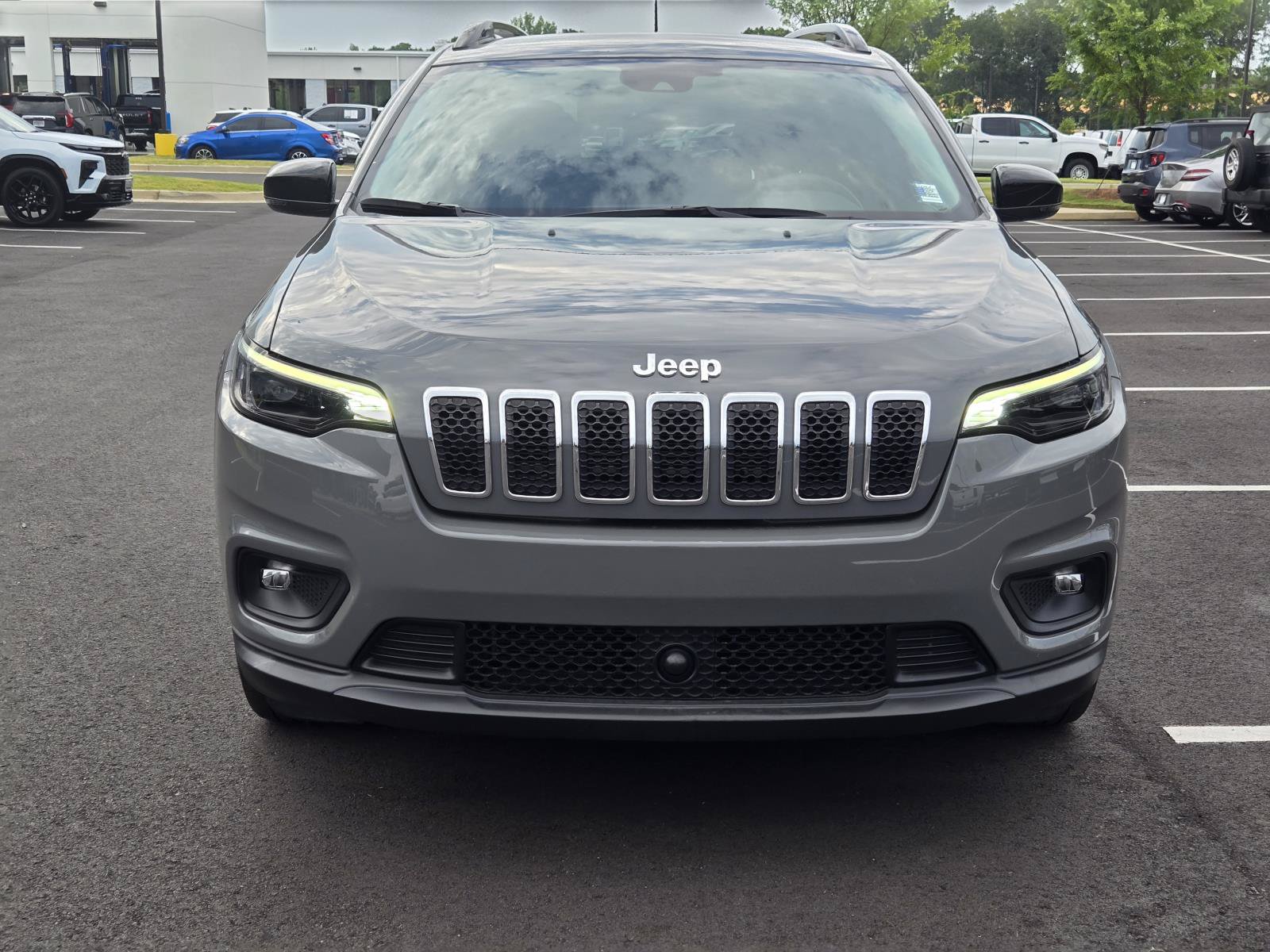 Used 2022 Jeep Cherokee Latitude Lux FWD image 3