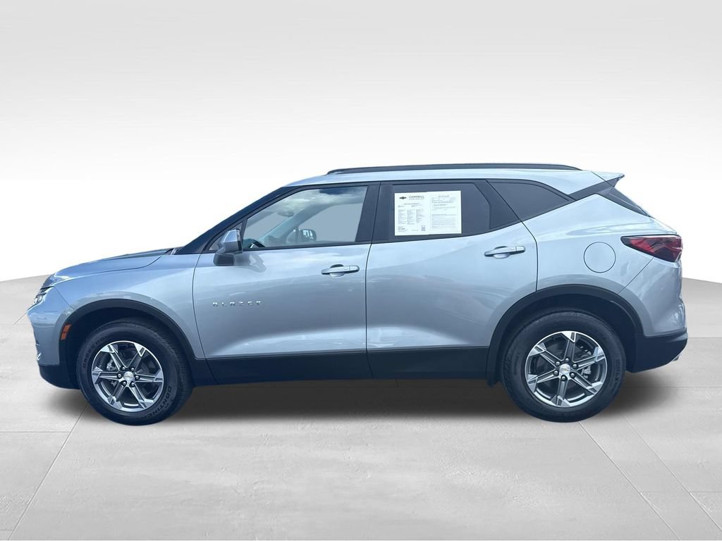 Used 2024 Chevrolet Blazer LT w/ Convenience Package FWD image 3