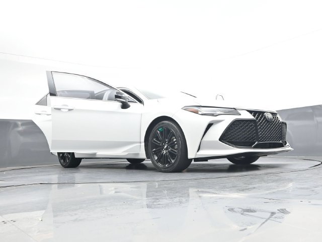 Used 2019 Toyota Avalon Touring FWD image 43