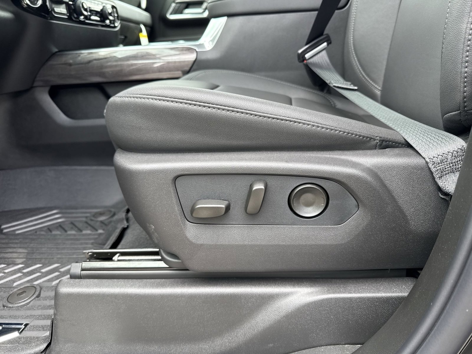 New 2026 Chevrolet Silverado 2500 LTZ w/ LTZ Plus Package AWD/4WD image 14