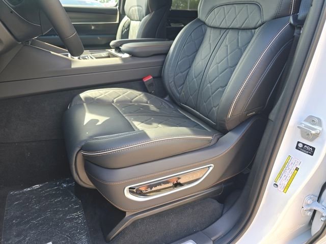 New 2026 Jeep Grand Wagoneer L Summit AWD/4WD image 5