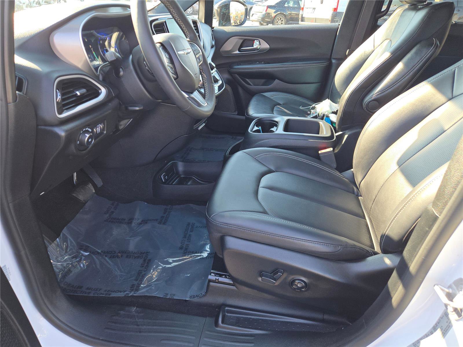 Used 2025 Chrysler Pacifica Select FWD image 27