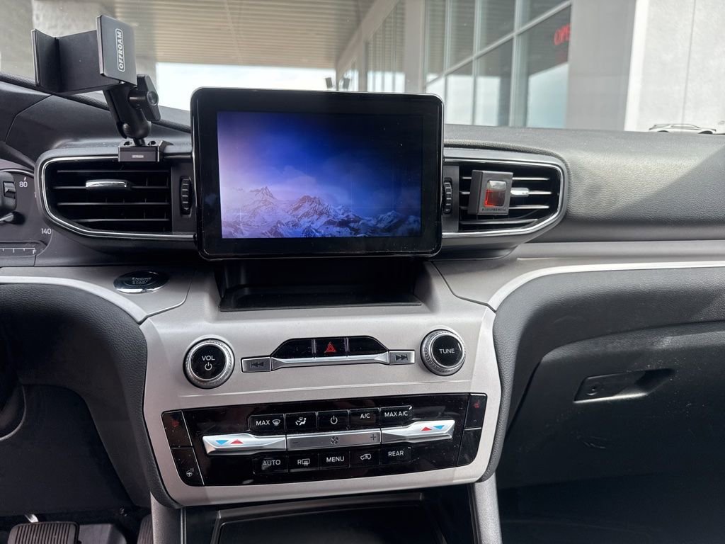 Used 2023 Ford Explorer XLT w/ Equipment Group 202A image 4
