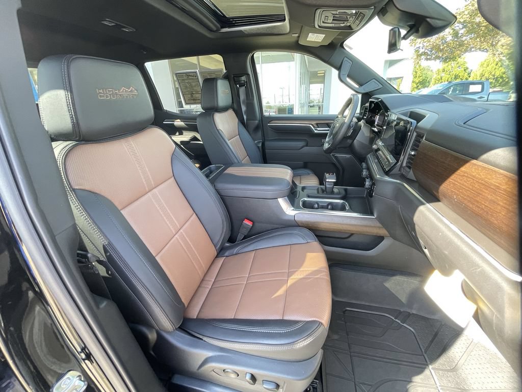 Certified 2025 Chevrolet Silverado 1500 High Country AWD/4WD image 29