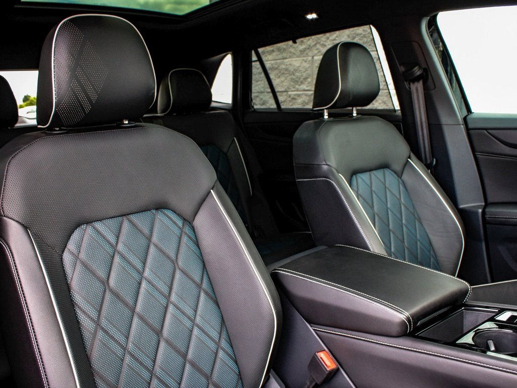 Used 2025 Volkswagen Atlas Cross Sport SEL Premium R-Line image 42