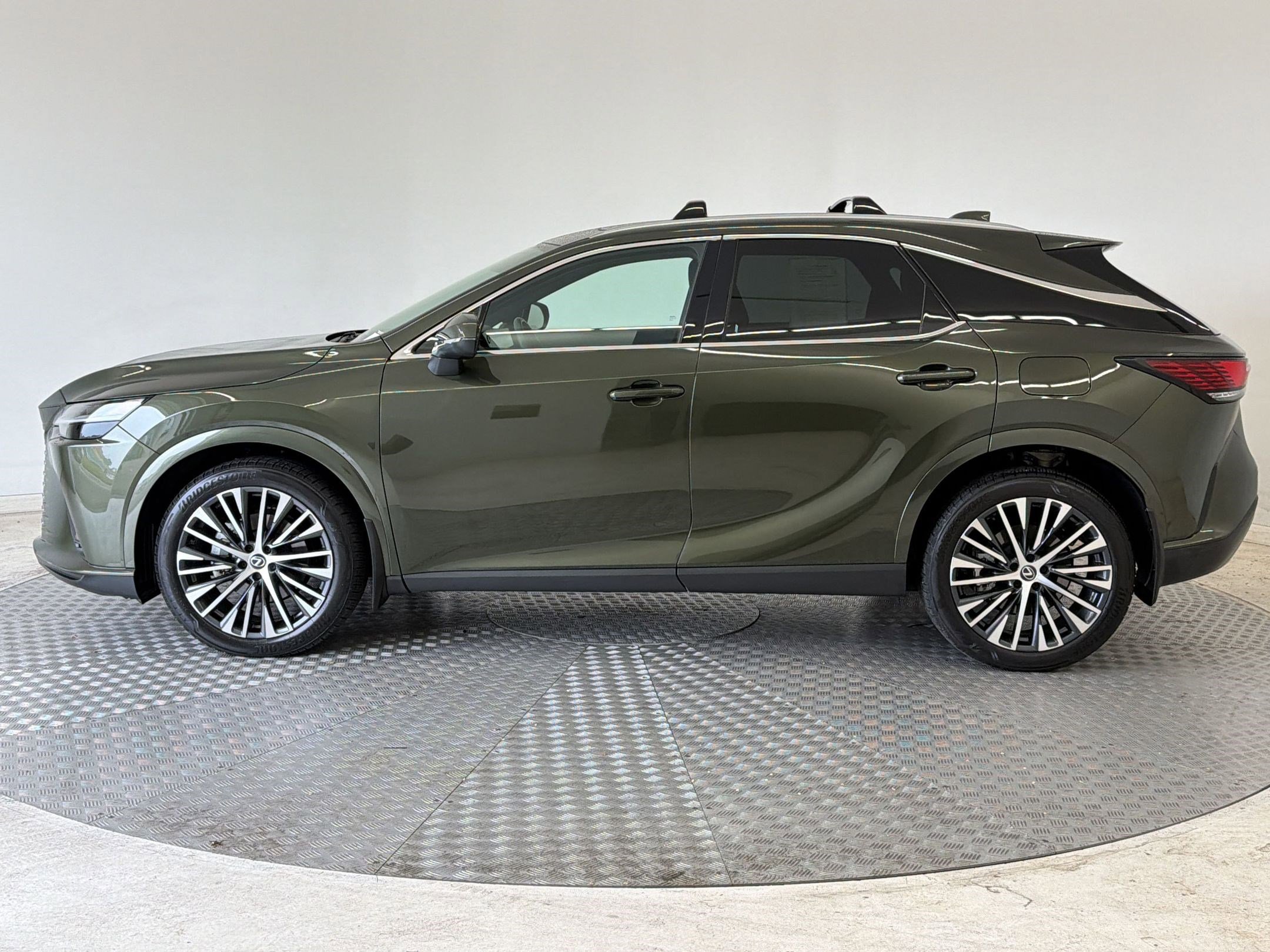 Used 2023 Lexus RX 350 Premium Plus w/ Accessory Package (Z1) AWD/4WD image 2
