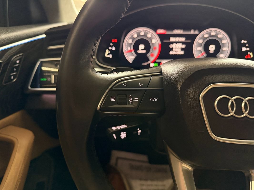 Used 2019 Audi Q8 Prestige w/ Luxury Package AWD/4WD image 17
