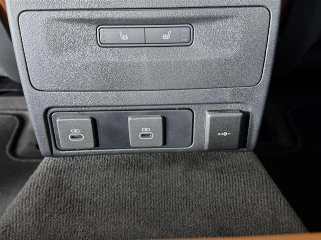 Used 2024 Jaguar XF R-Dynamic SE image 28