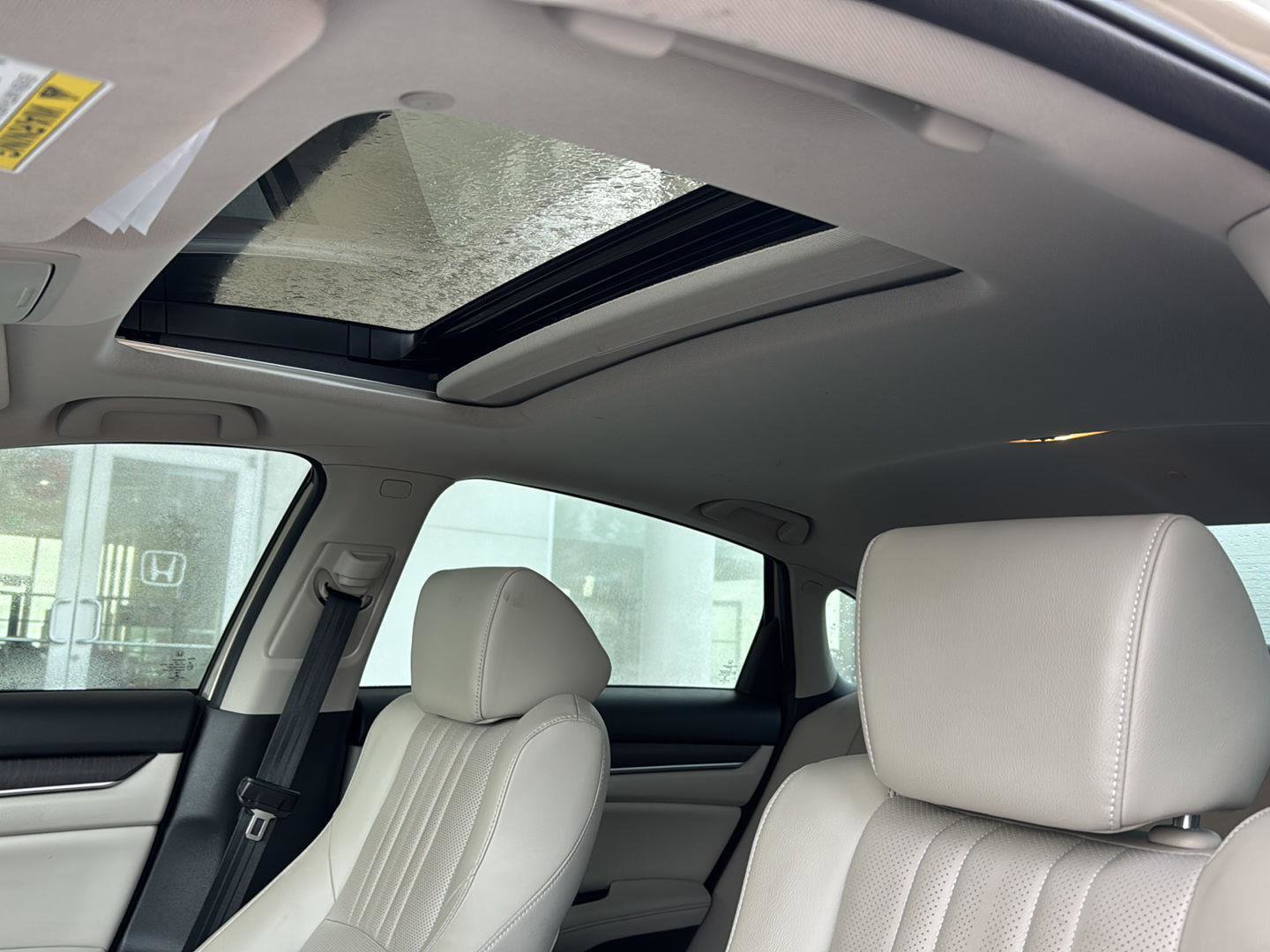 Used 2018 Honda Accord Touring image 27