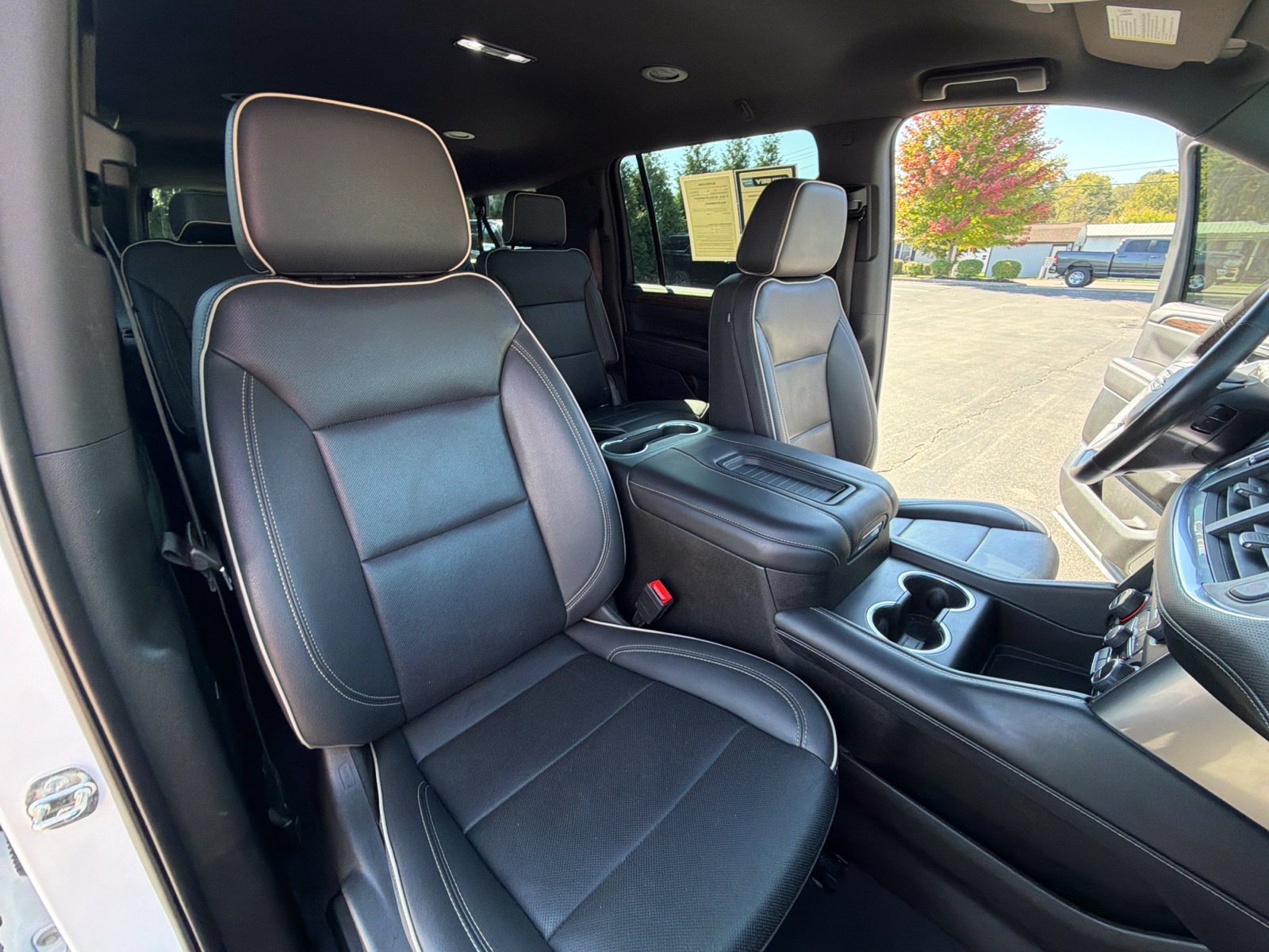 Used 2022 Chevrolet Suburban Premier AWD/4WD image 31