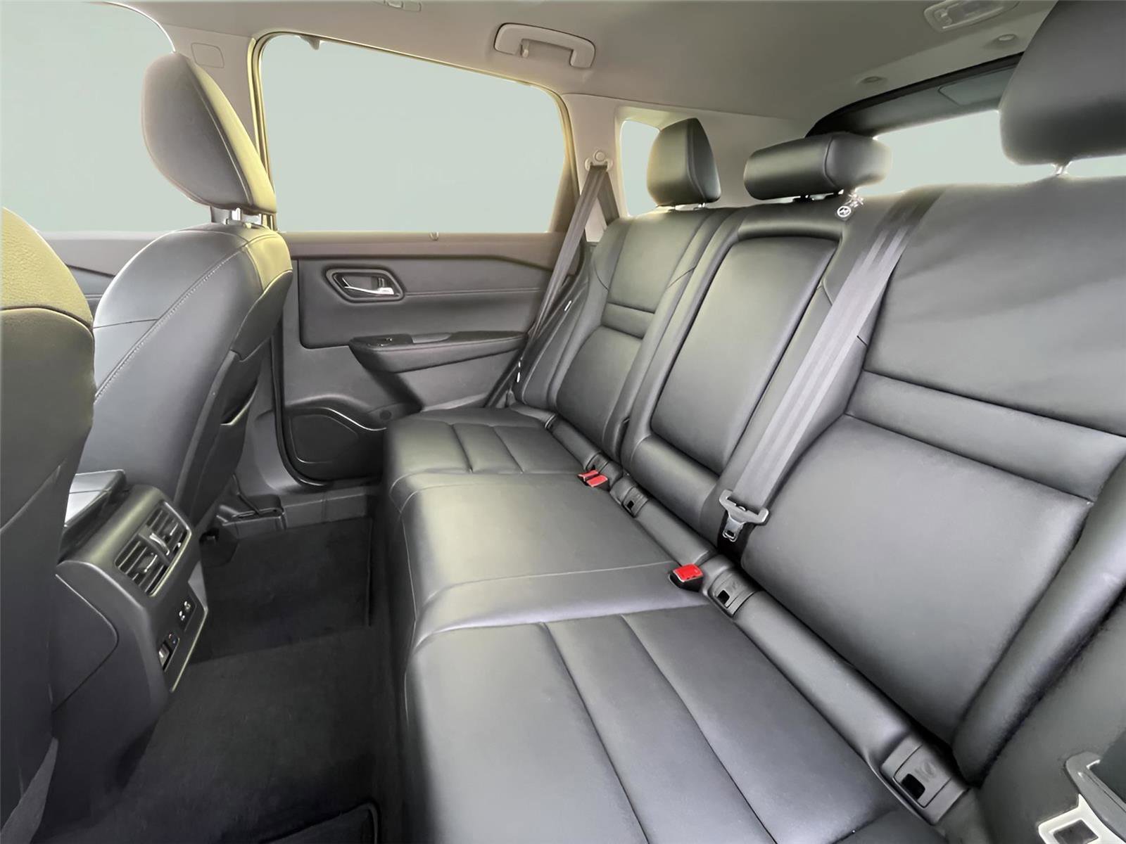 Used 2023 Nissan Rogue SL w/ SL Premium Package image 13