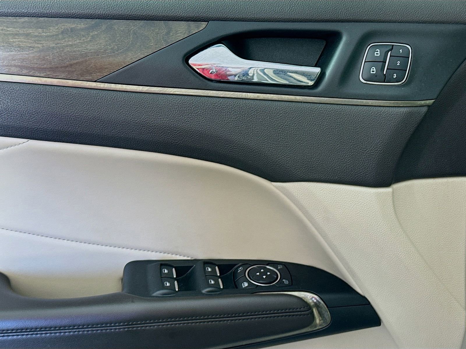 Used 2018 Lincoln MKC Reserve w/ Lincoln MKC Climate Package FWD image 18