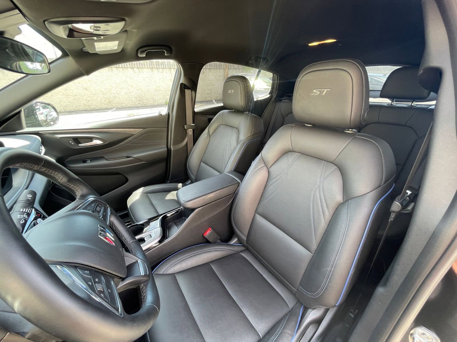 Used 2025 Buick Envista Sport Touring image 37