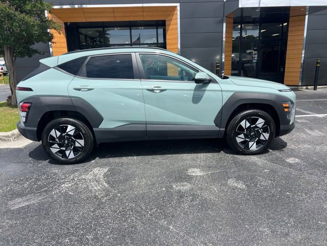 Used 2024 Hyundai Kona SEL AWD/4WD image 2