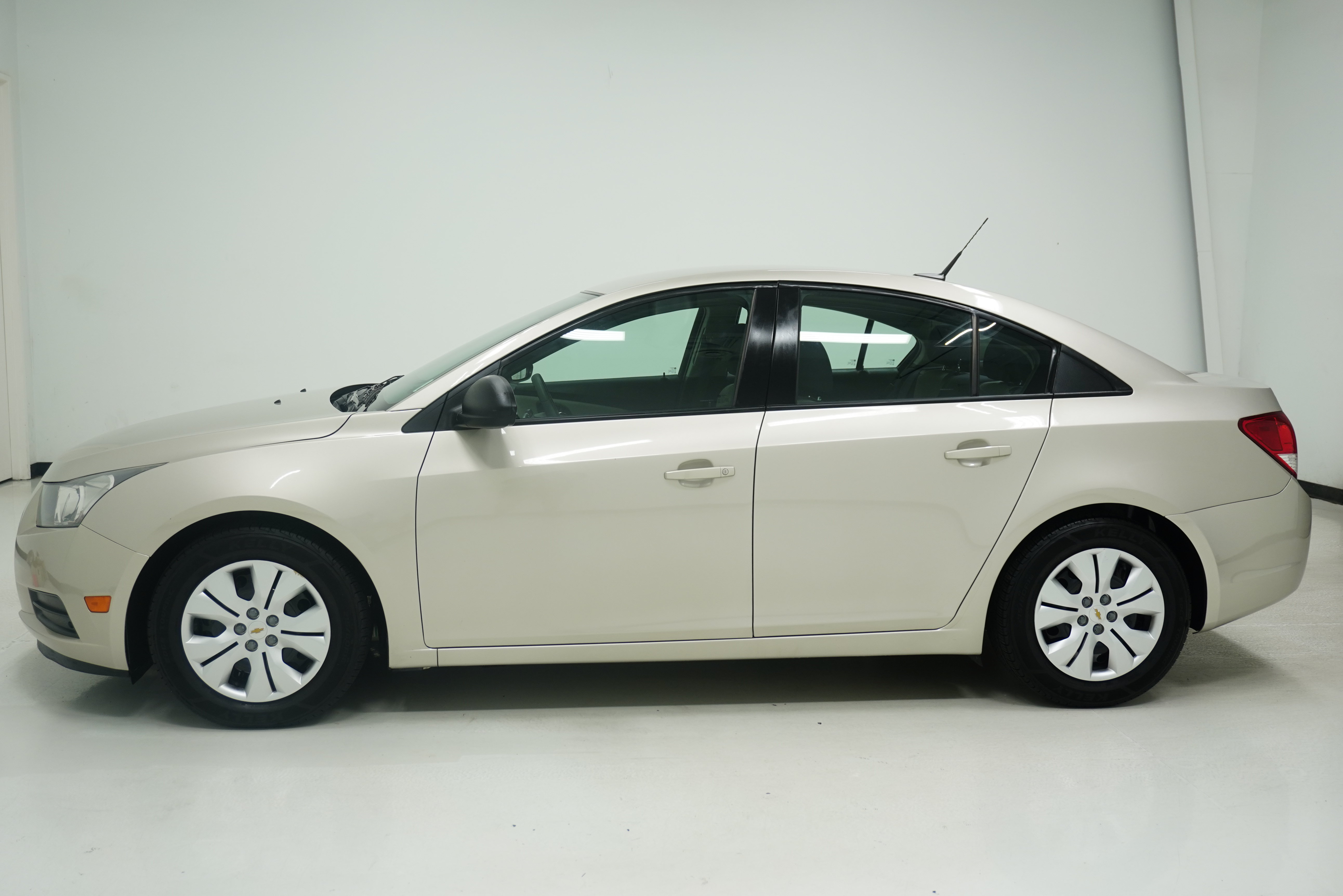Used 2014 Chevrolet Cruze LS FWD image 7