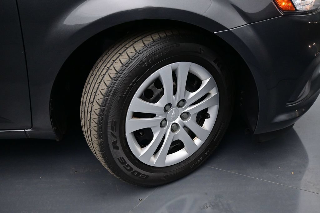 Used 2020 Chevrolet Sonic LT FWD image 35