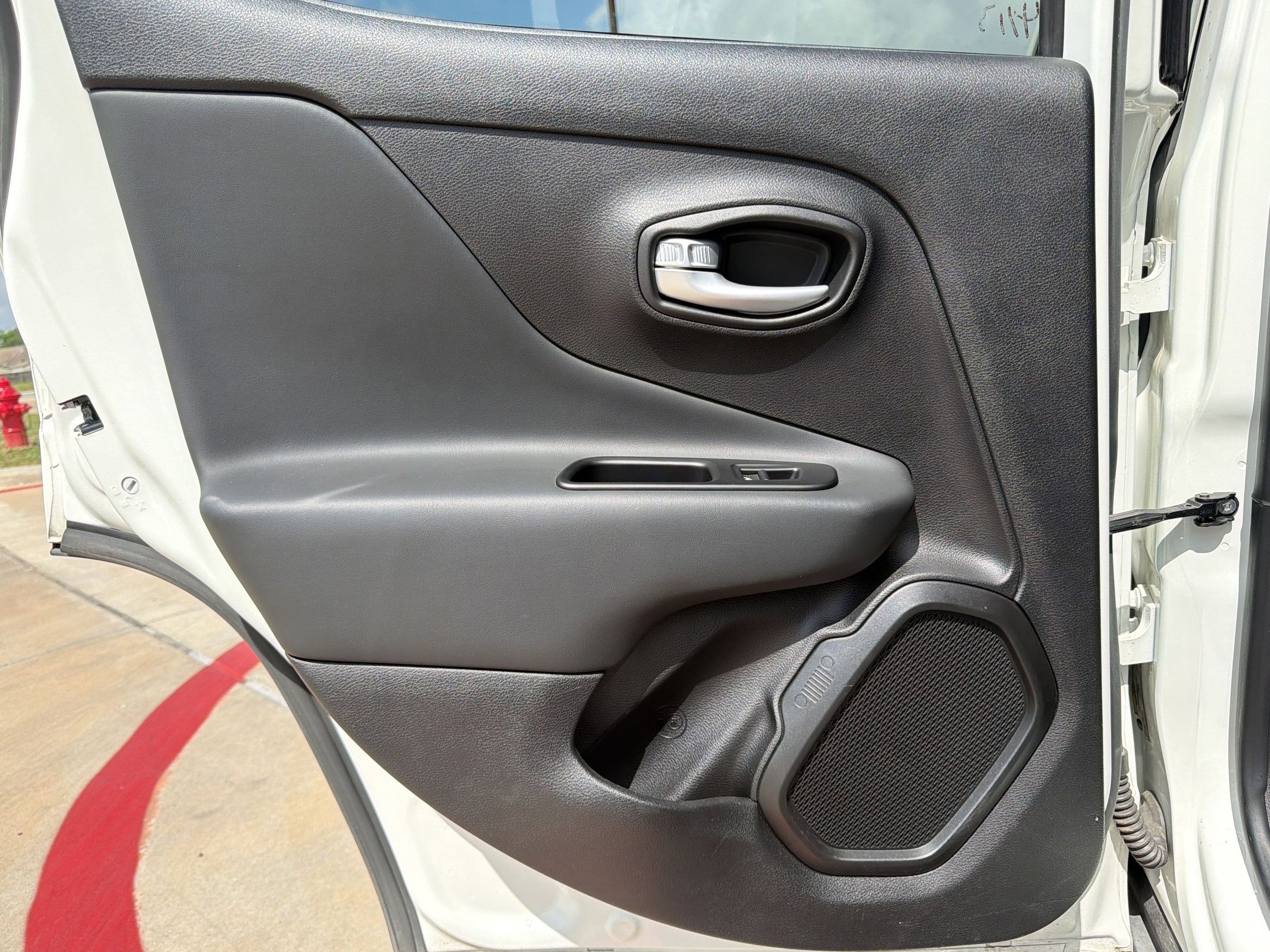 Used 2023 Jeep Renegade Latitude AWD/4WD image 25