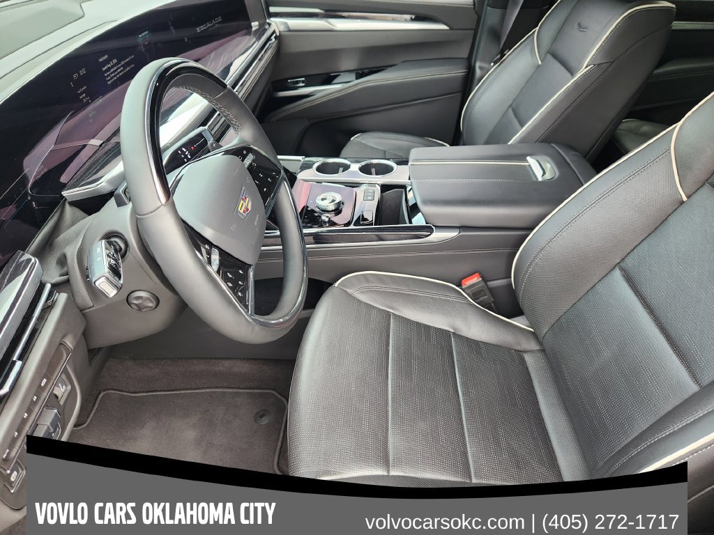 Used 2025 Cadillac Escalade ESV Sport AWD/4WD image 11