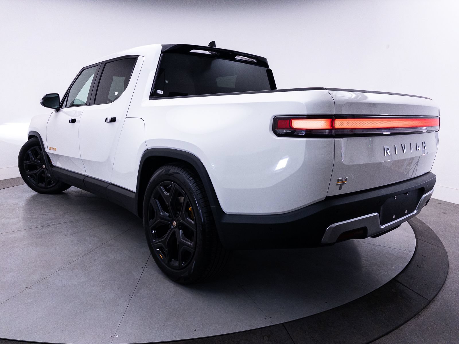 Used 2023 Rivian R1T Adventure AWD/4WD image 2