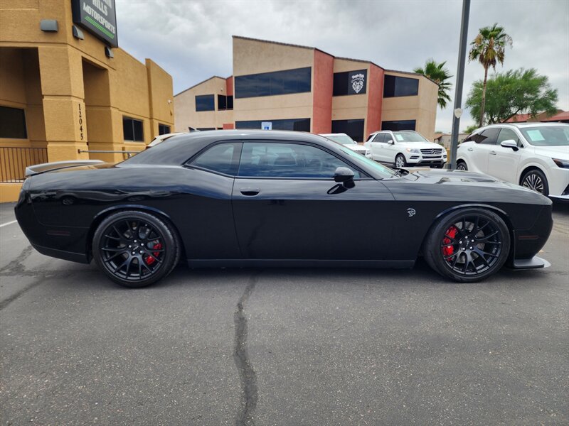 Used 2016 Dodge Challenger SRT Hellcat RWD image 2