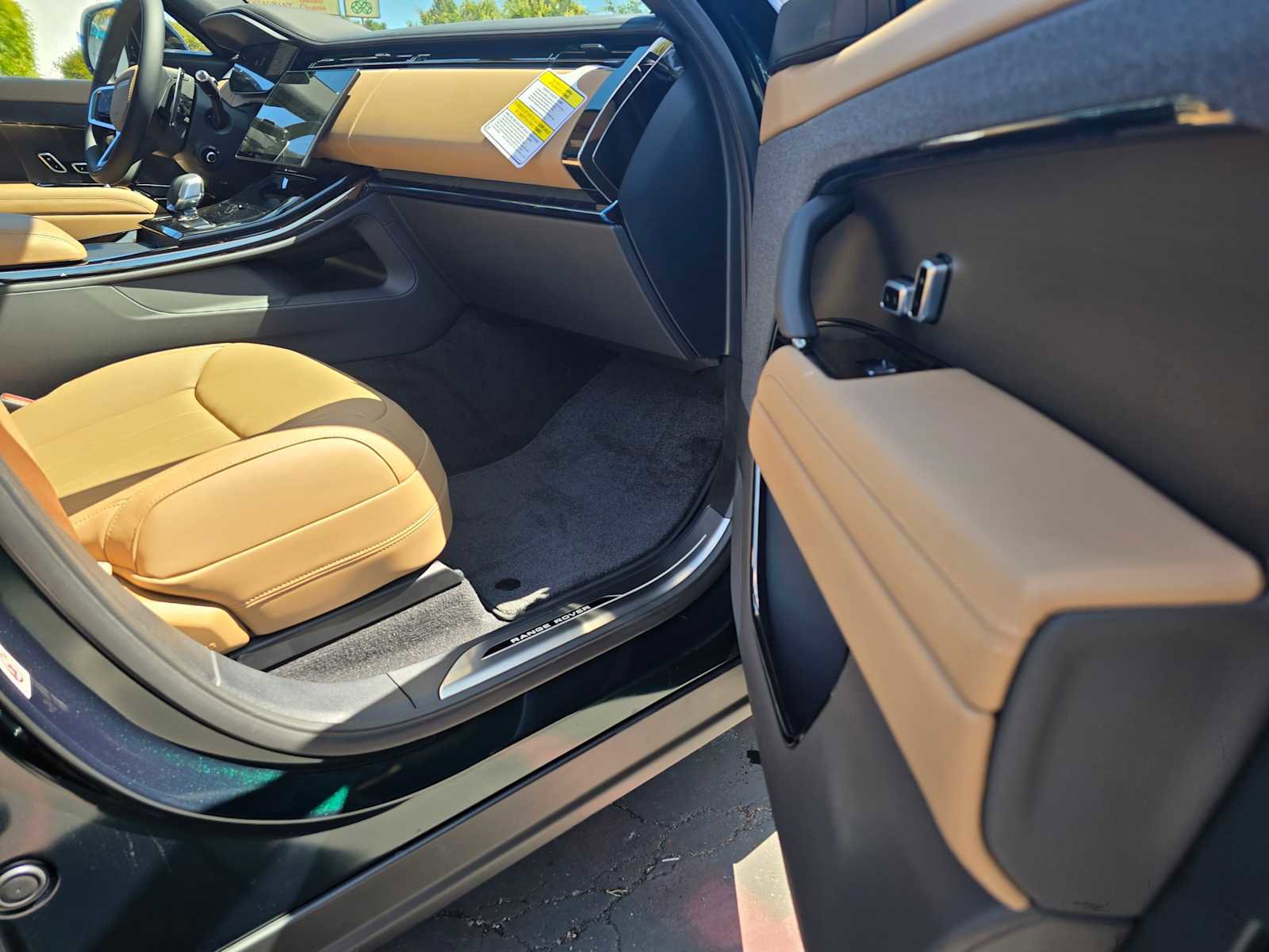 New 2025 Land Rover Range Rover Sport SE image 10