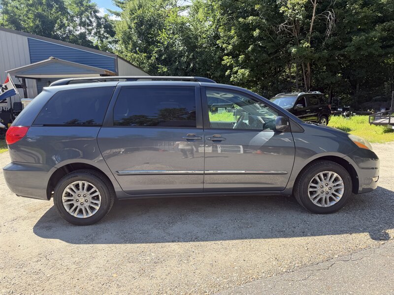 Used 2009 Toyota Sienna AWD image 4