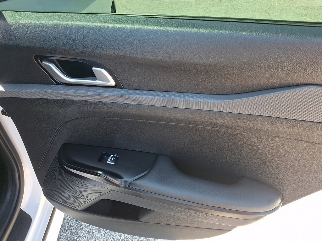 Used 2022 Kia K5 LXS FWD image 16
