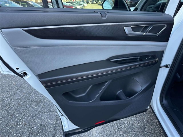 Used 2025 Volkswagen Atlas Peak Edition SE image 32