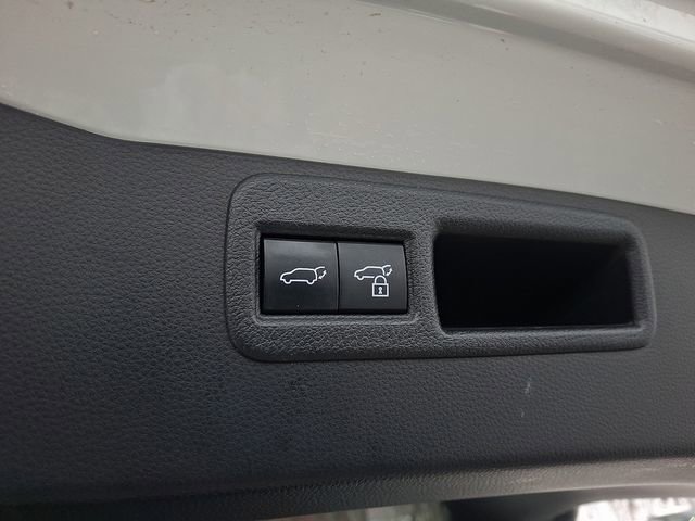 Used 2021 Toyota Venza XLE w/ Softex Package image 29