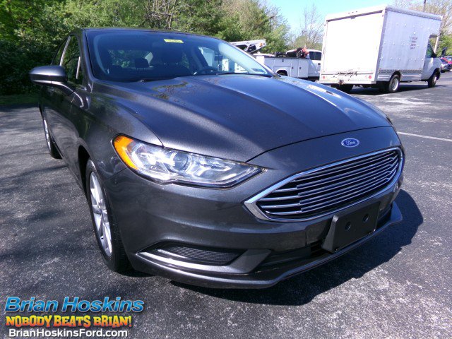 Used 2017 Ford Fusion SE FWD image 1