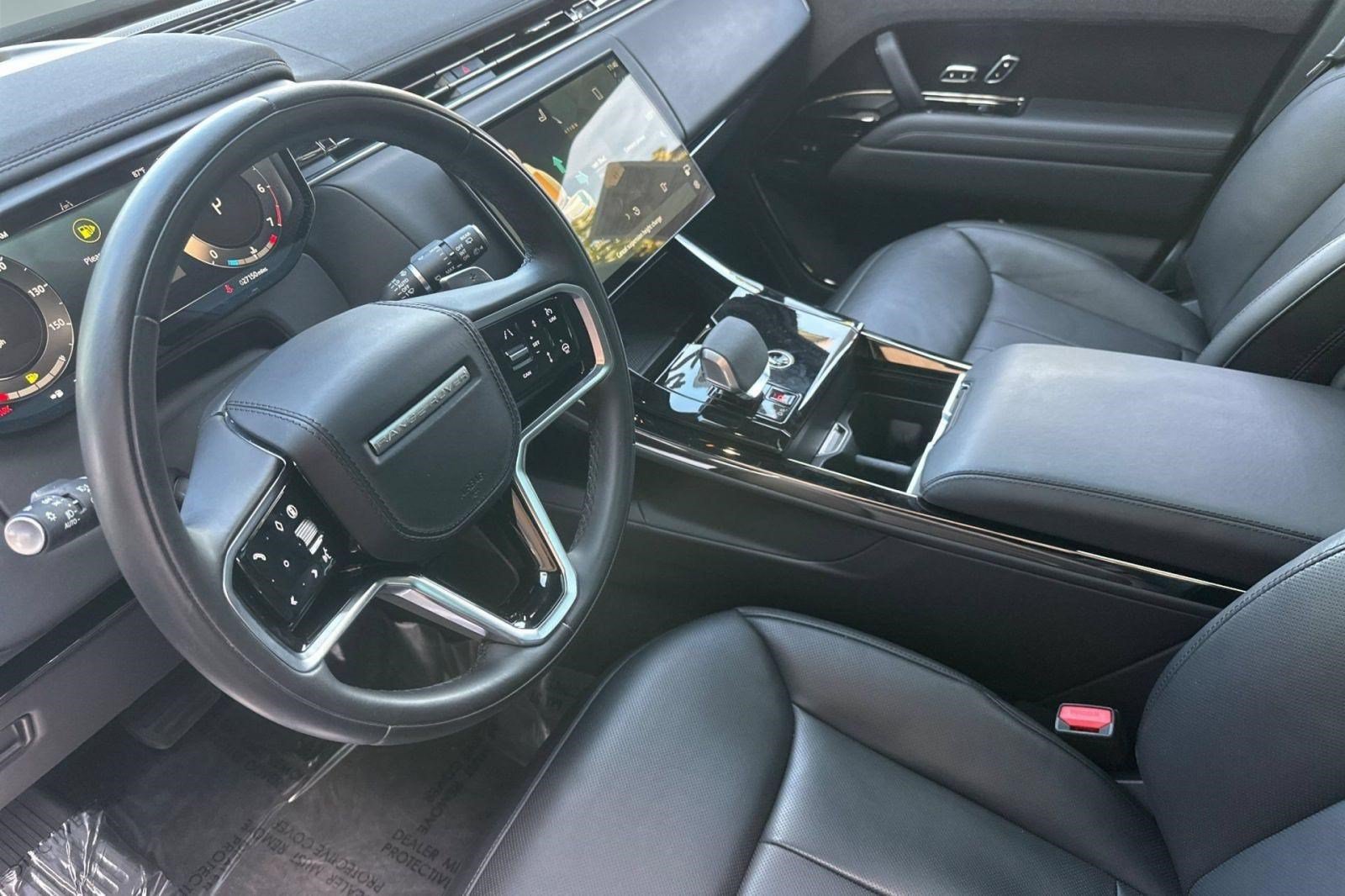 Used 2024 Land Rover Range Rover Sport SE AWD/4WD image 4