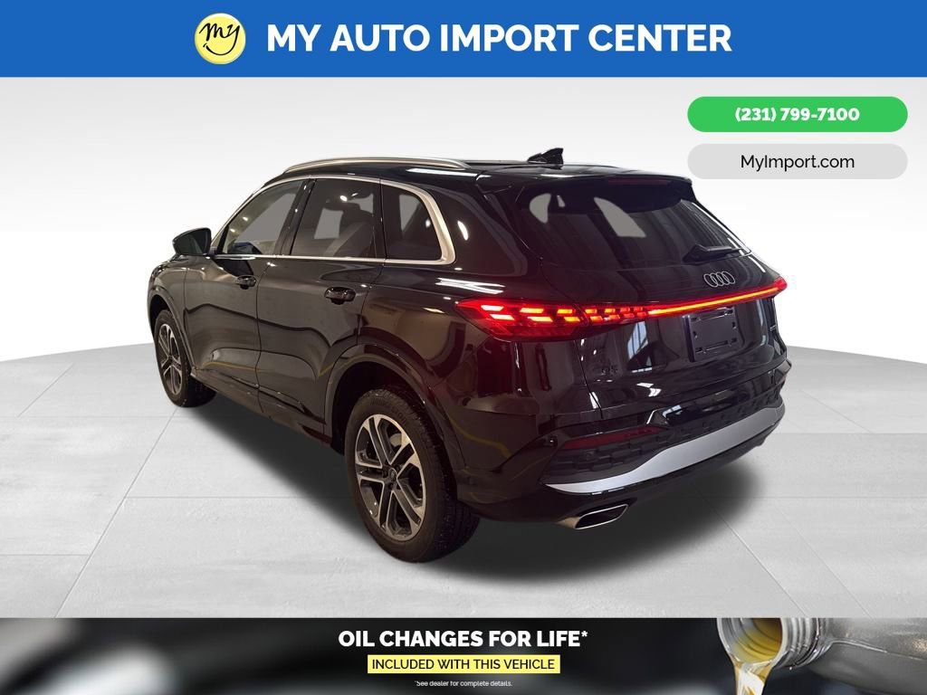 Used 2025 Audi Q5 Premium w/ Convenience Package image 5