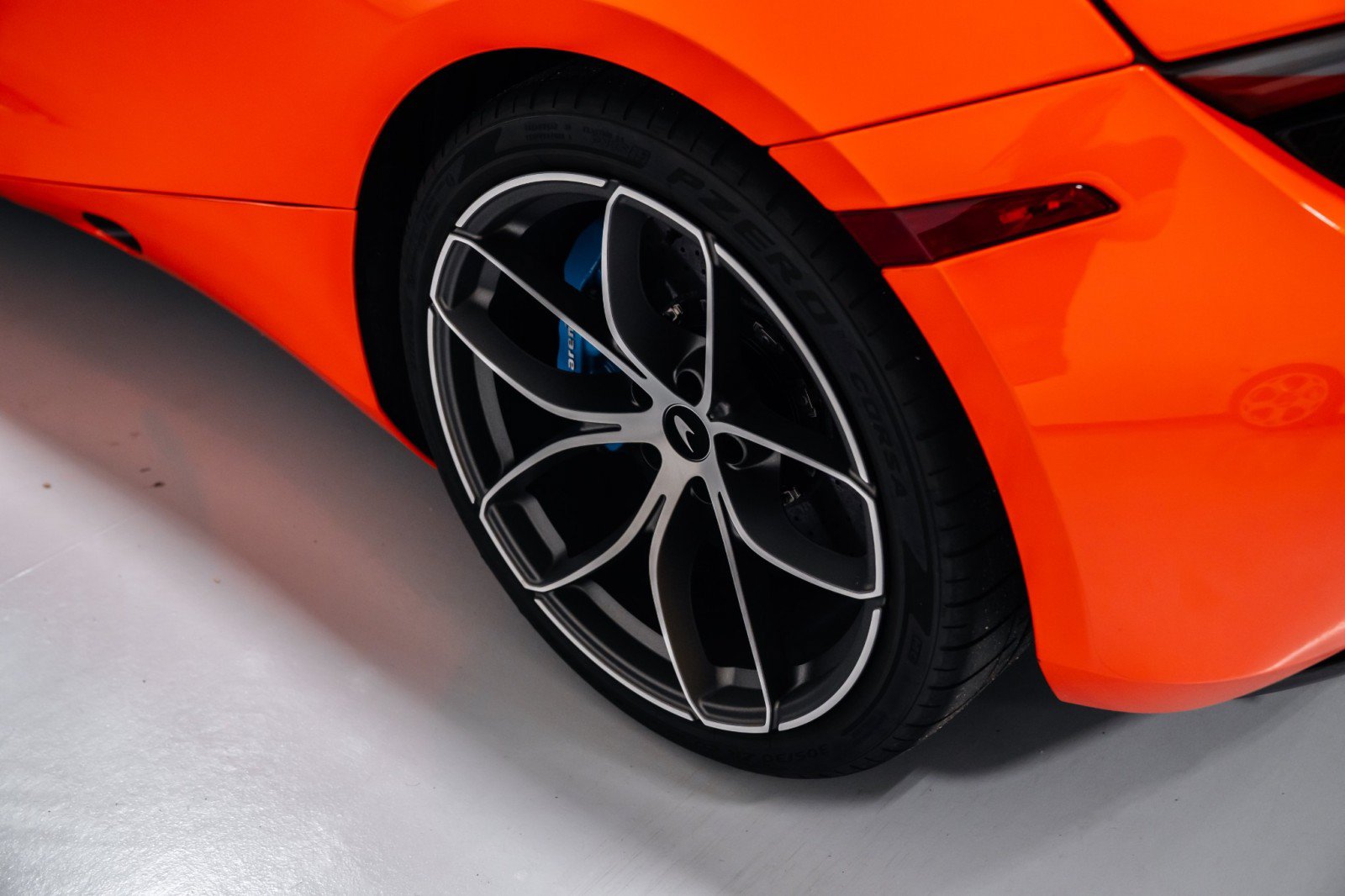 Used 2019 McLaren 720S Performance RWD image 39