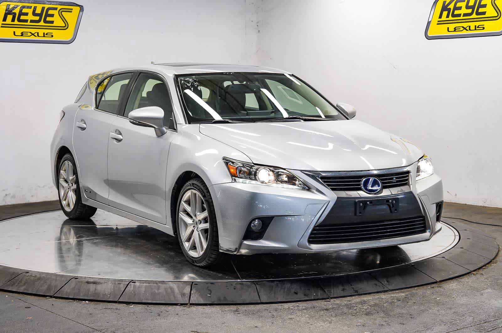Used 2015 Lexus CT 200h w/ Navigation Package FWD image 5