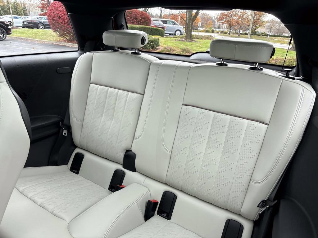 Certified 2025 MINI Cooper S image 27